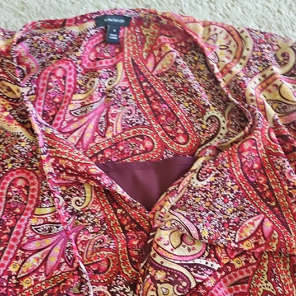 Ann Taylor Pink and Red Graphic Blouse with Mandarin Collar - Picture 4 of 8